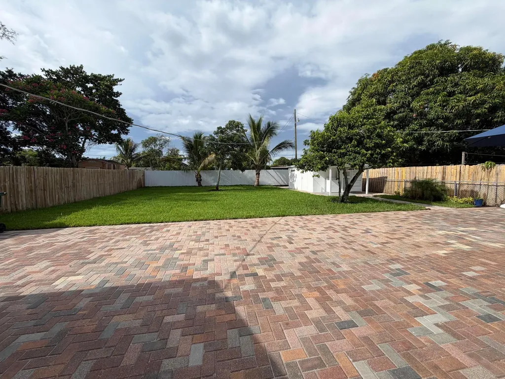 5612 S 36th Street Greenacres FL 33463