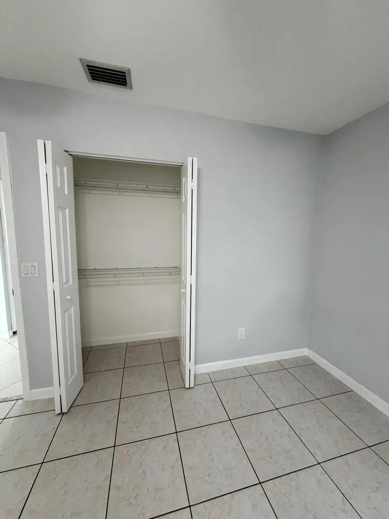 5612 S 36th Street Greenacres FL 33463