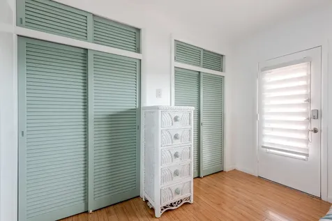 925 SW 11th Avenue Hallandale FL 33009