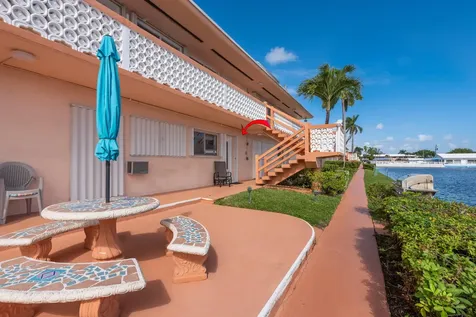 925 SW 11th Avenue Hallandale FL 33009