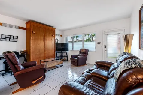 925 SW 11th Avenue Hallandale FL 33009
