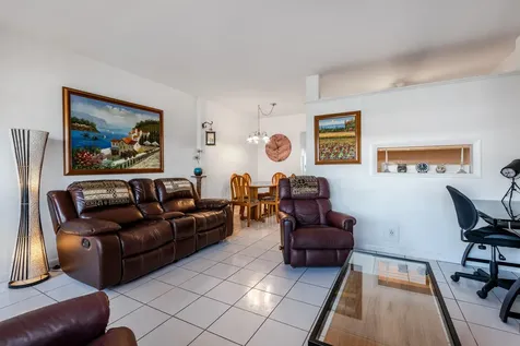 925 SW 11th Avenue Hallandale FL 33009