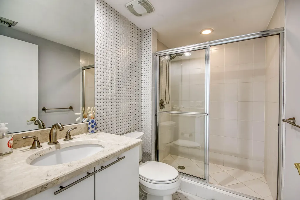 2650 Lake Shore Drive Riviera Beach FL 33404