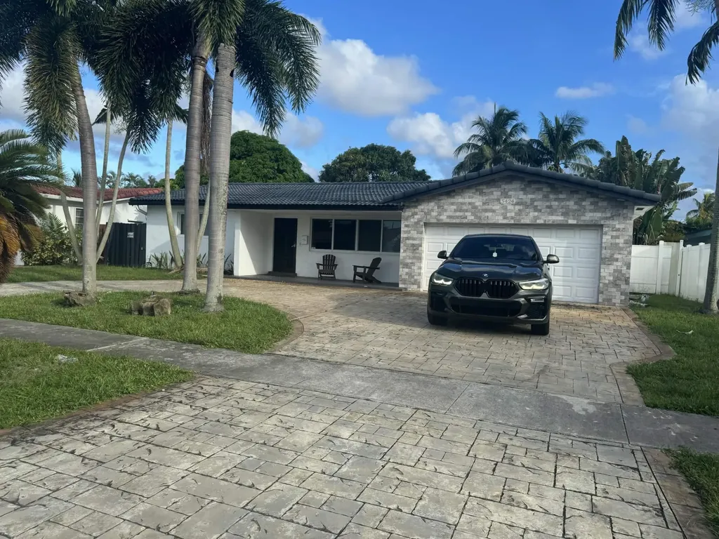 5424 Garfield Street Hollywood FL 33021