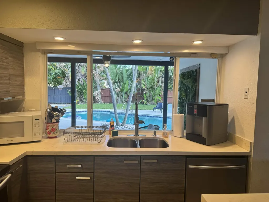 5424 Garfield Street Hollywood FL 33021