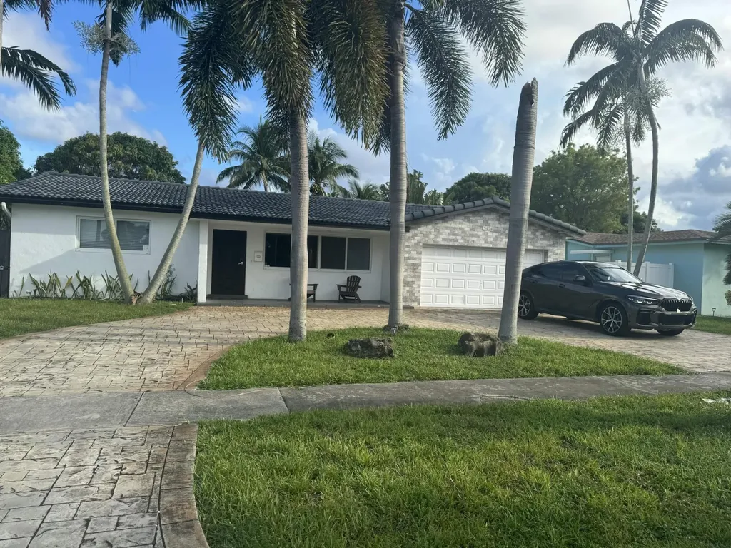 5424 Garfield Street Hollywood FL 33021