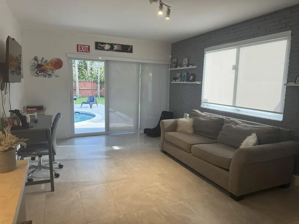 5424 Garfield Street Hollywood FL 33021