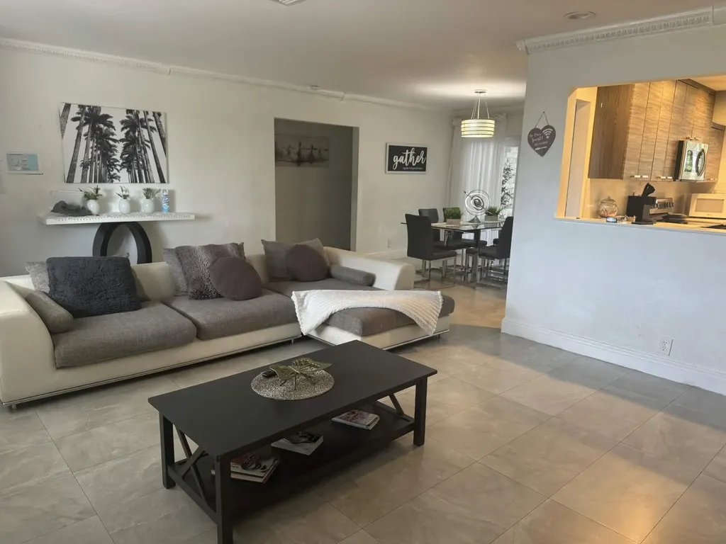 5424 Garfield Street Hollywood FL 33021