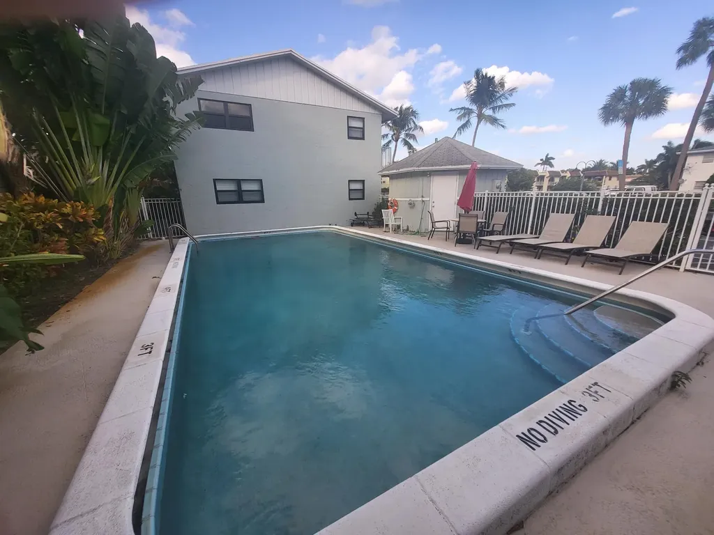 4135 NE 21st Terrace Lighthouse Point FL 33064