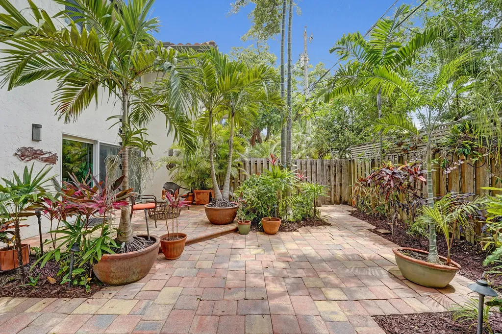 620 NE 9th Avenue Fort Lauderdale FL 33304