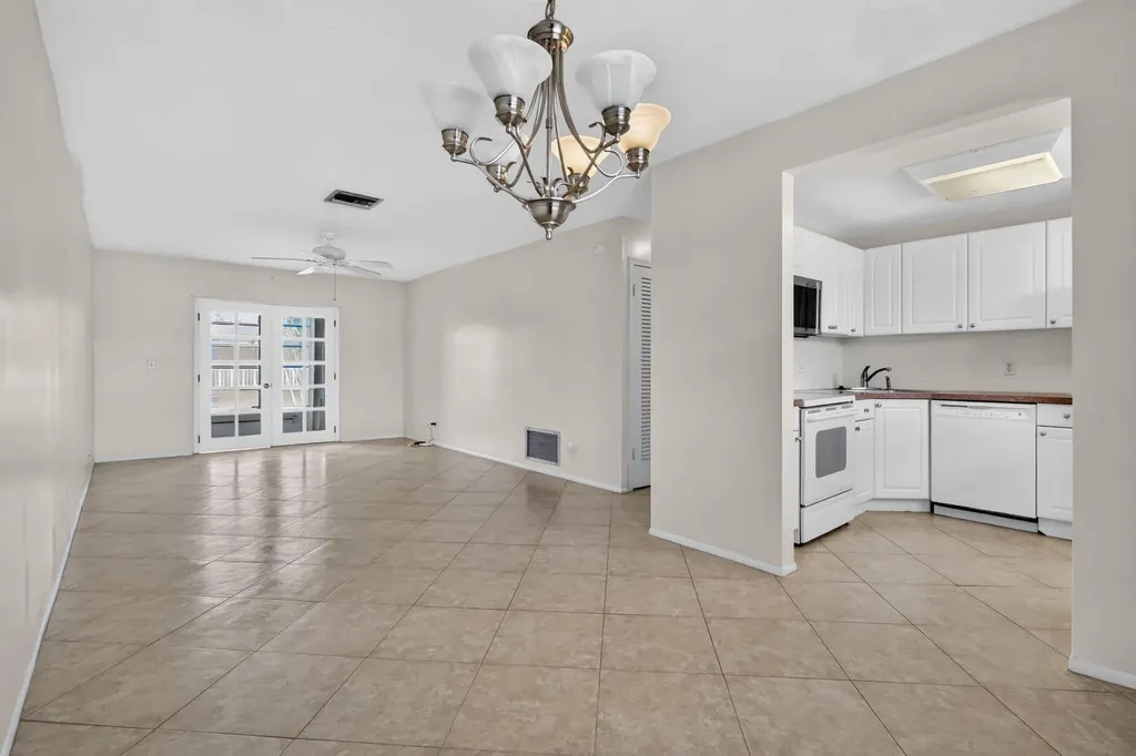 2182 NE 1st Way Boynton Beach FL 33435