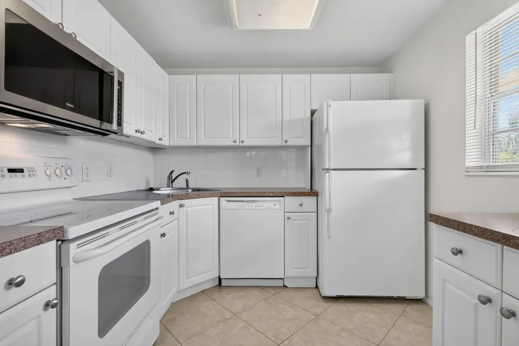 2182 NE 1st Way Boynton Beach FL 33435