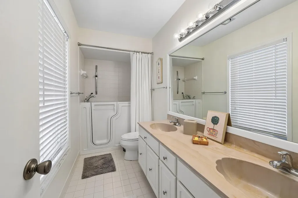 9240 SE Riverfront Jupiter FL 33469