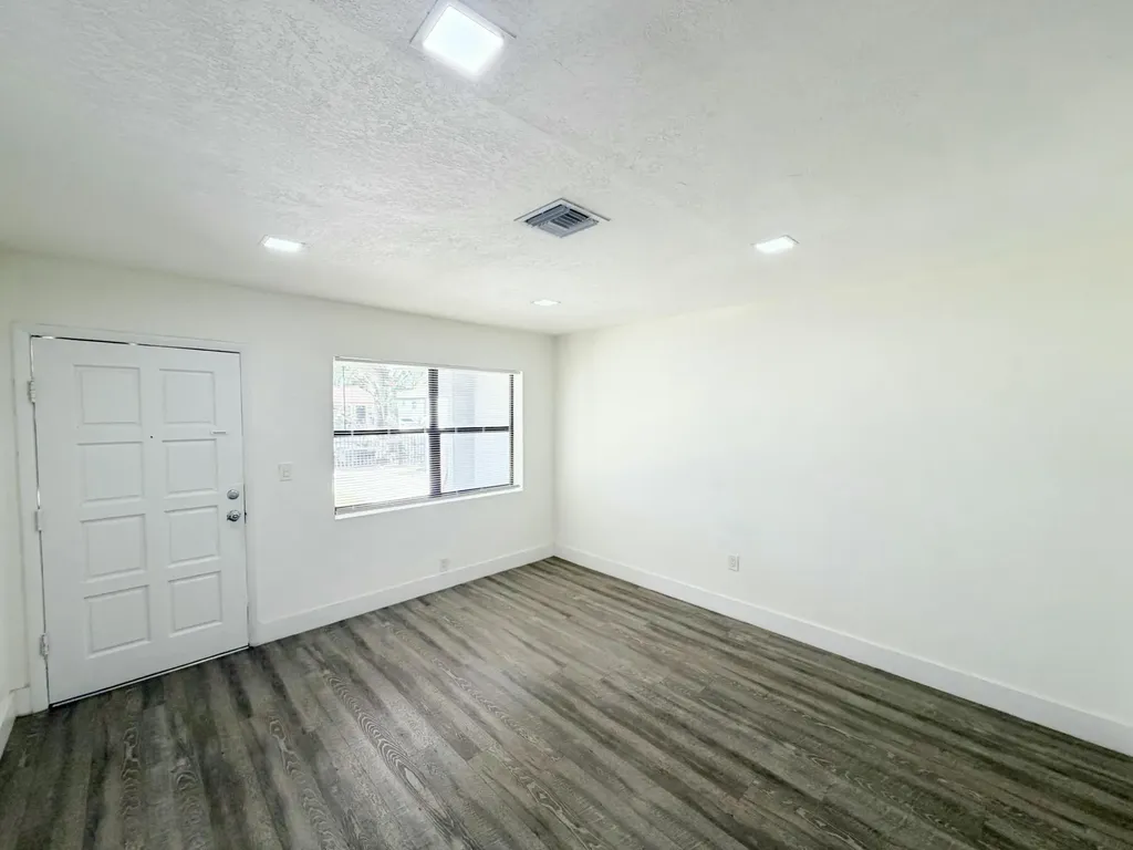 1135 NW 127th Street North Miami FL 33168