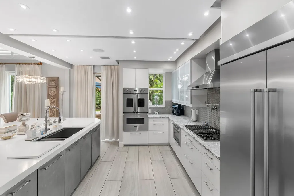 2550 NW 52nd Street Boca Raton FL 33496