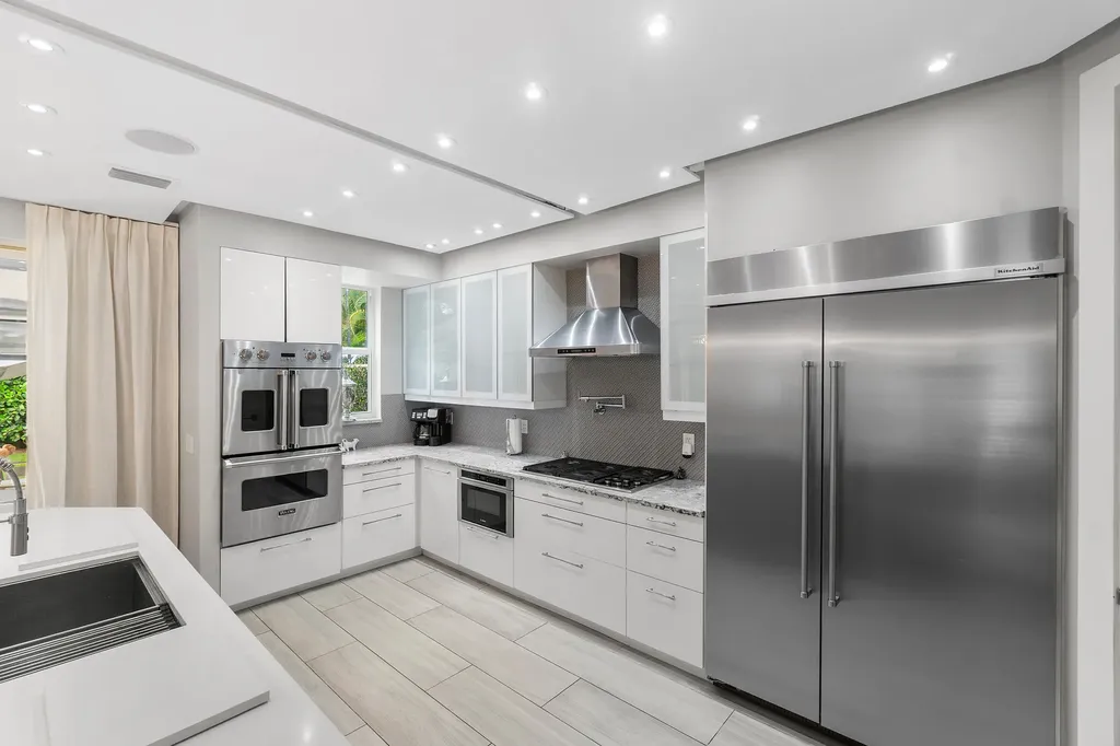 2550 NW 52nd Street Boca Raton FL 33496