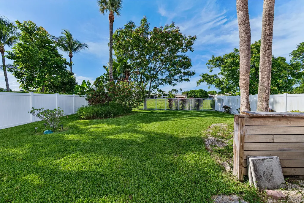4583 NW 7th Place Deerfield Beach FL 33442
