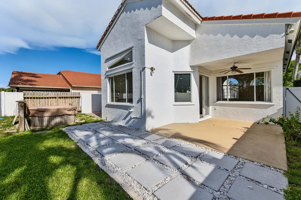 4583 NW 7th Place Deerfield Beach FL 33442