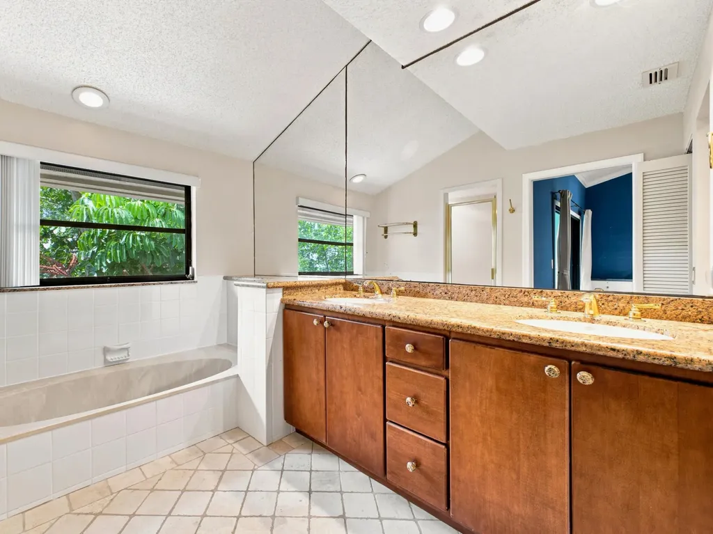626 Mariners Way Boynton Beach FL 33435