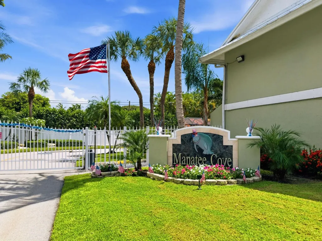 626 Mariners Way Boynton Beach FL 33435