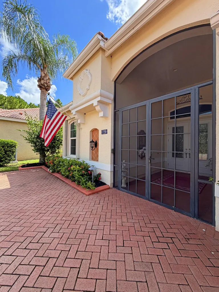 728 SW Lake Charles Circle Port St Lucie FL 34986