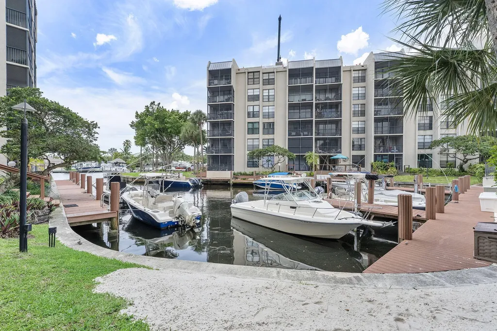 20 Royal Palm Way Boca Raton FL 33432