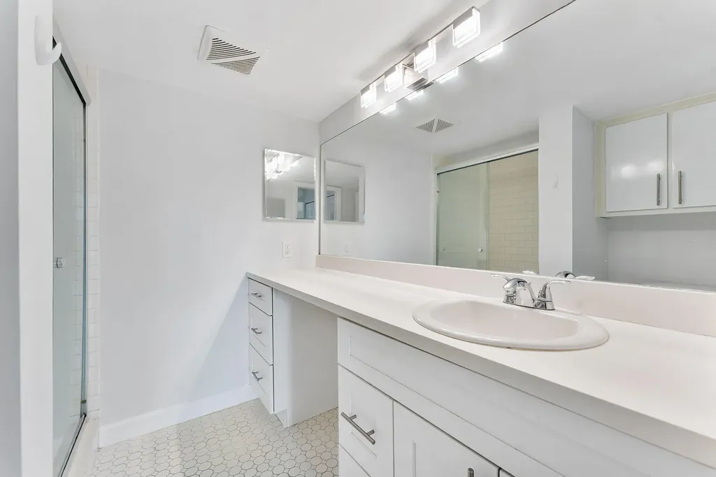 20 Royal Palm Way Boca Raton FL 33432