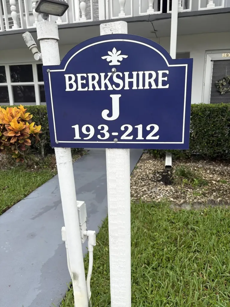 200 Berkshire J West Palm Beach FL 33417