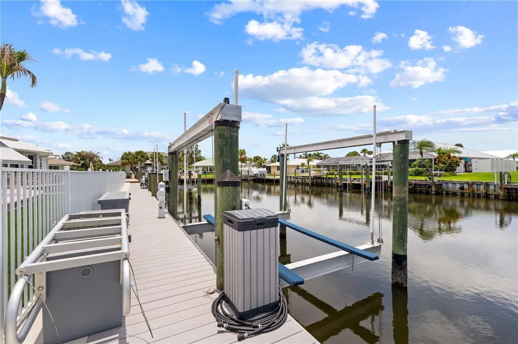 123 Queen Ann Court Hutchinson Island FL 34949
