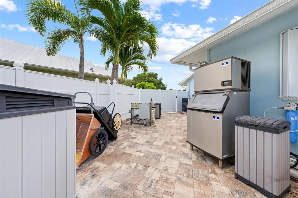 123 Queen Ann Court Hutchinson Island FL 34949