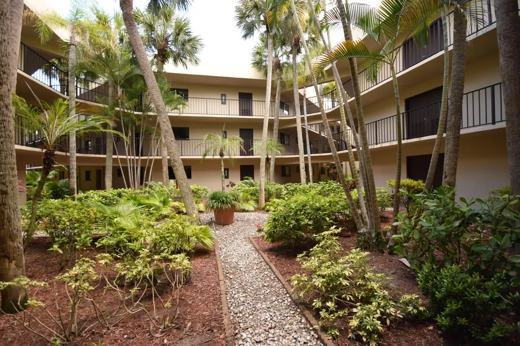 5220 Las Verdes Circle Delray Beach FL 33484