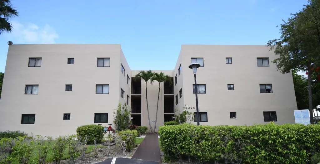 5220 Las Verdes Circle Delray Beach FL 33484