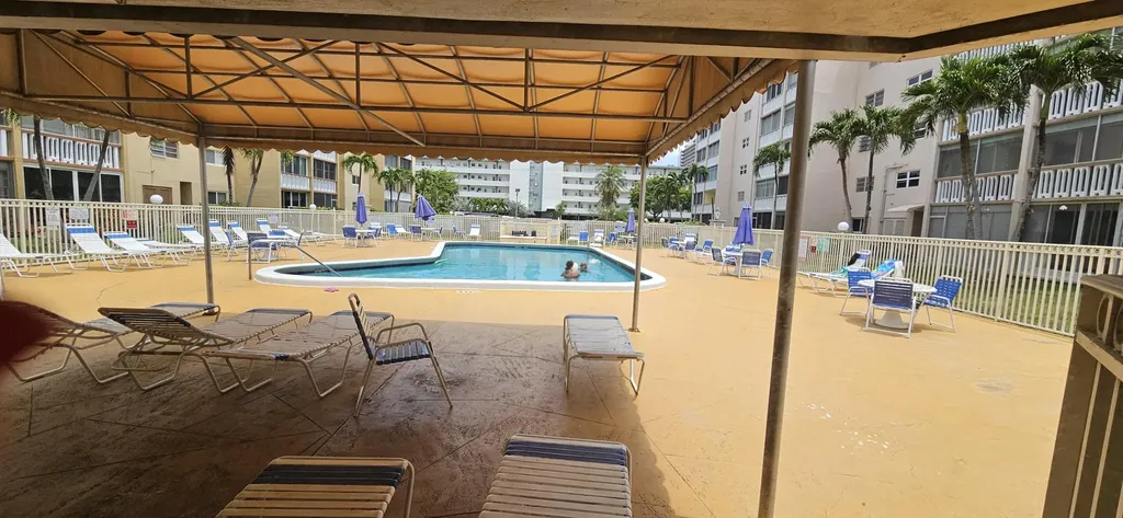 421 NE 14th Avenue Hallandale Beach FL 33009
