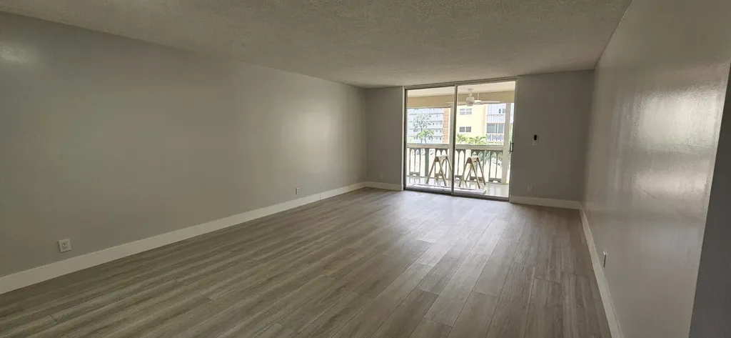 421 NE 14th Avenue Hallandale Beach FL 33009