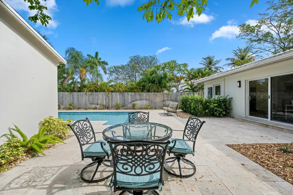 611 N Palmway Lake Worth Beach FL 33460