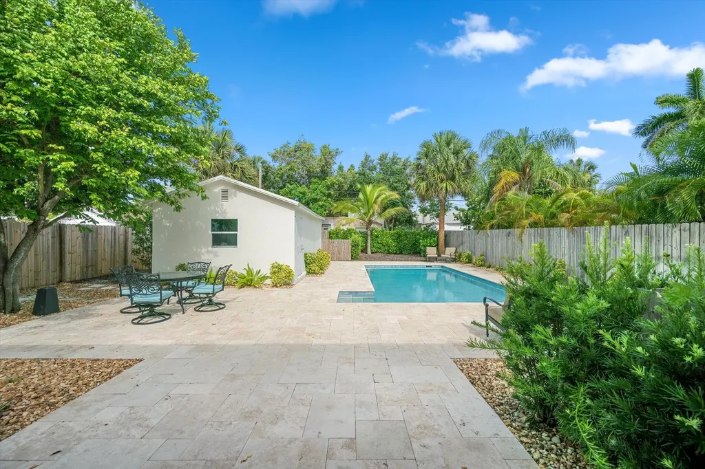 611 N Palmway Lake Worth Beach FL 33460
