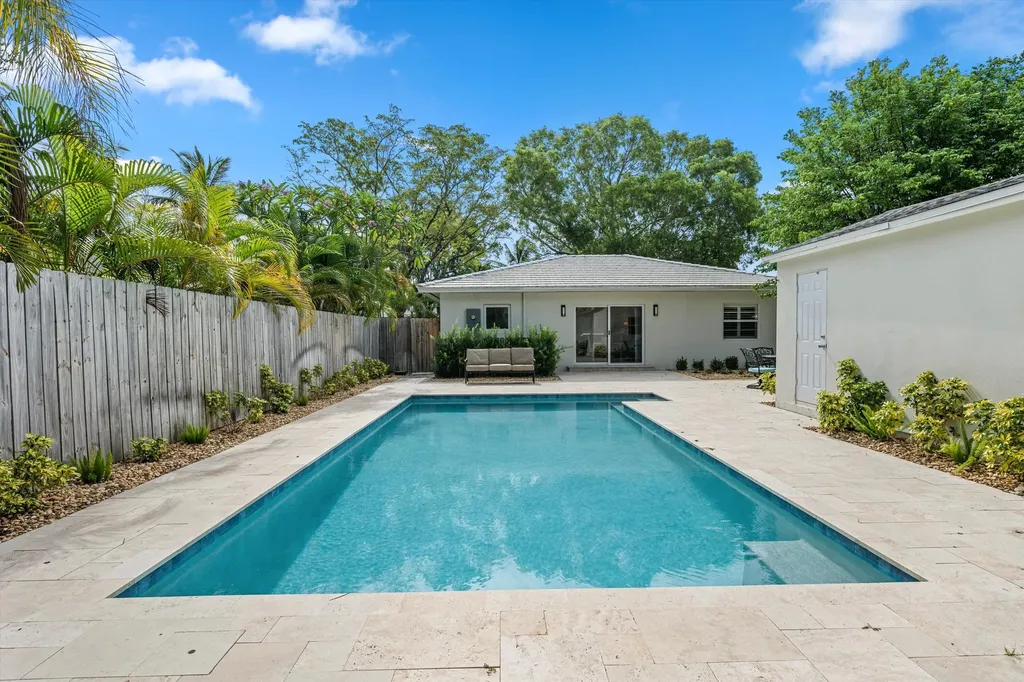 611 N Palmway Lake Worth Beach FL 33460