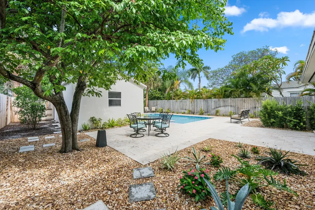611 N Palmway Lake Worth Beach FL 33460