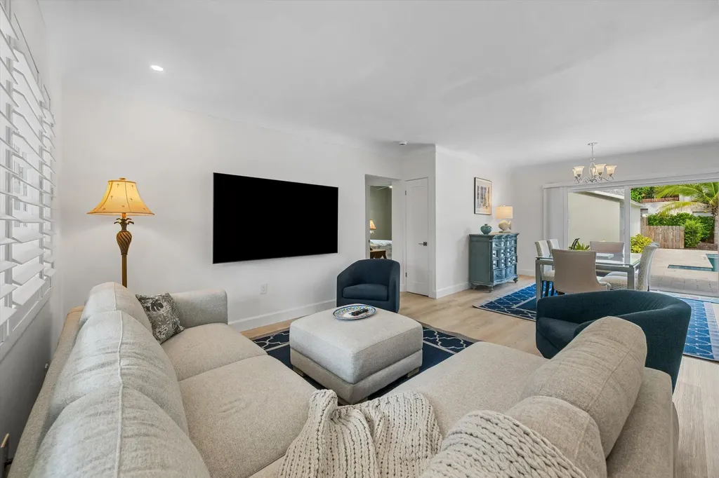 611 N Palmway Lake Worth Beach FL 33460
