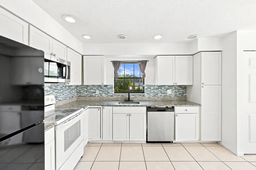 2716 Yale Lane Boynton Beach FL 33426