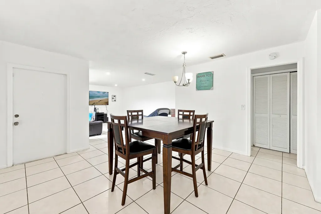 2716 Yale Lane Boynton Beach FL 33426