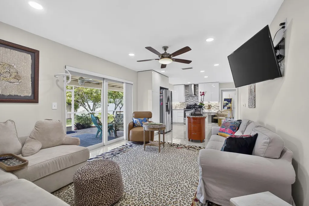 9860 Honeysuckle Avenue Palm Beach Gardens FL 33410