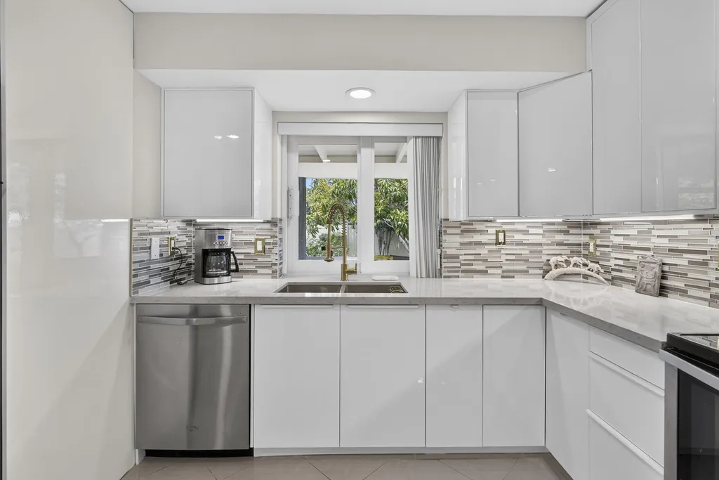 9860 Honeysuckle Avenue Palm Beach Gardens FL 33410