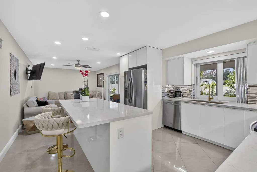 9860 Honeysuckle Avenue Palm Beach Gardens FL 33410