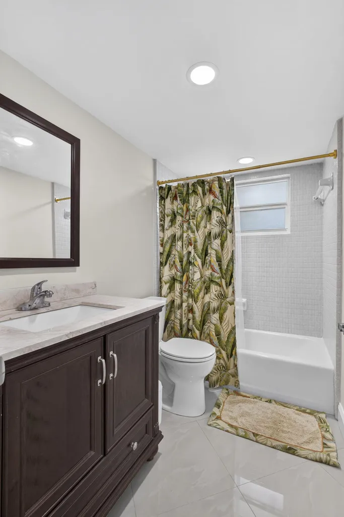 9860 Honeysuckle Avenue Palm Beach Gardens FL 33410