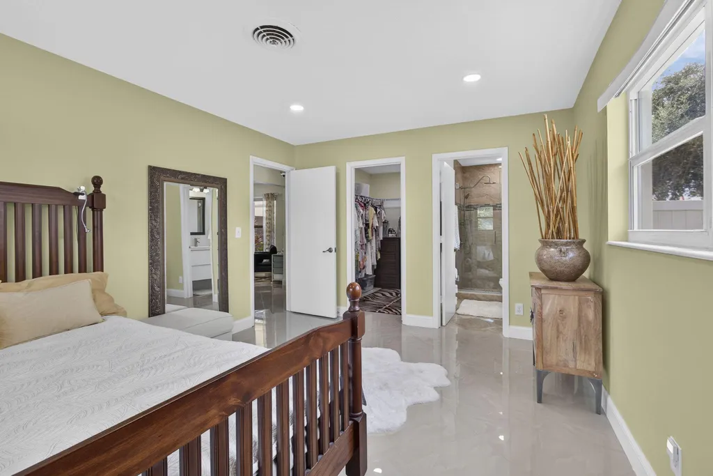 9860 Honeysuckle Avenue Palm Beach Gardens FL 33410