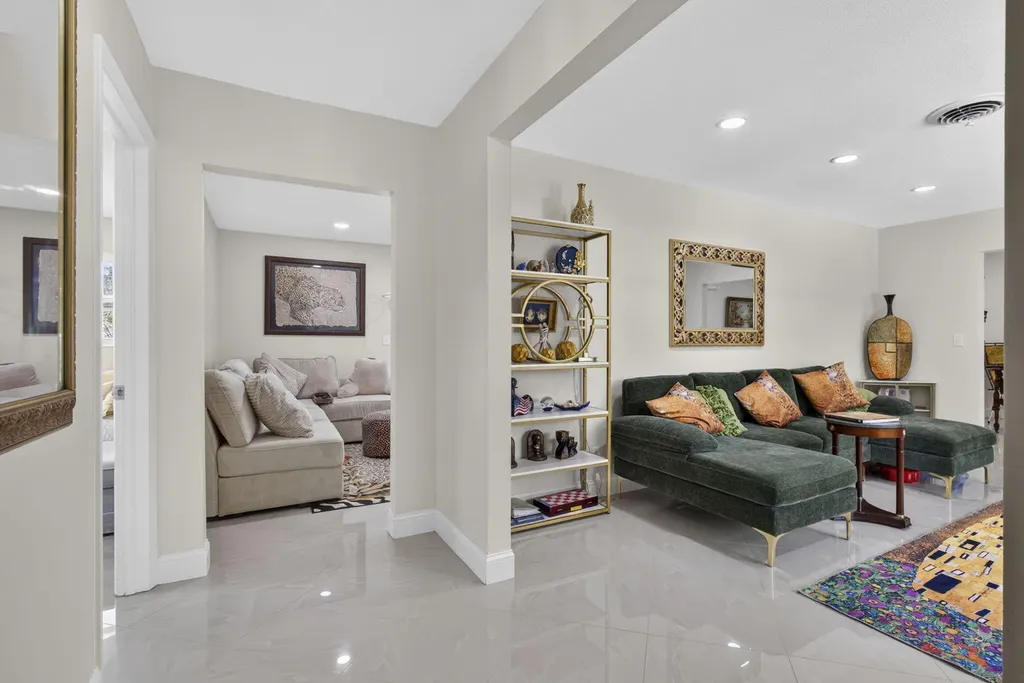9860 Honeysuckle Avenue Palm Beach Gardens FL 33410