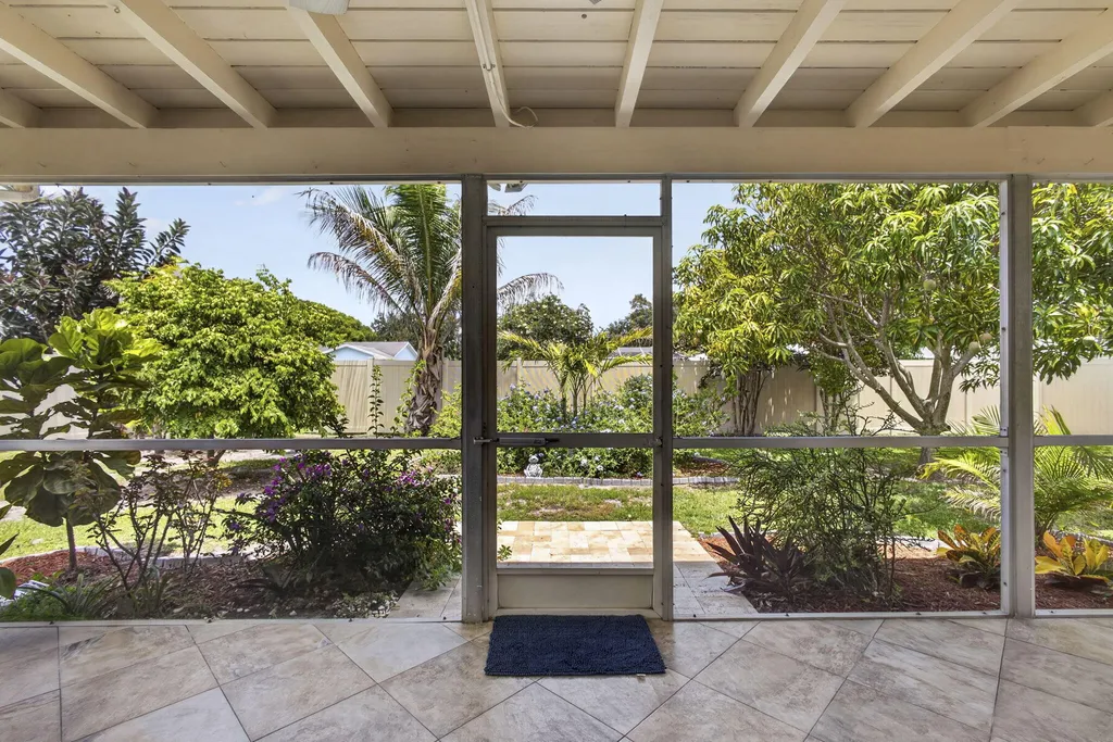9860 Honeysuckle Avenue Palm Beach Gardens FL 33410