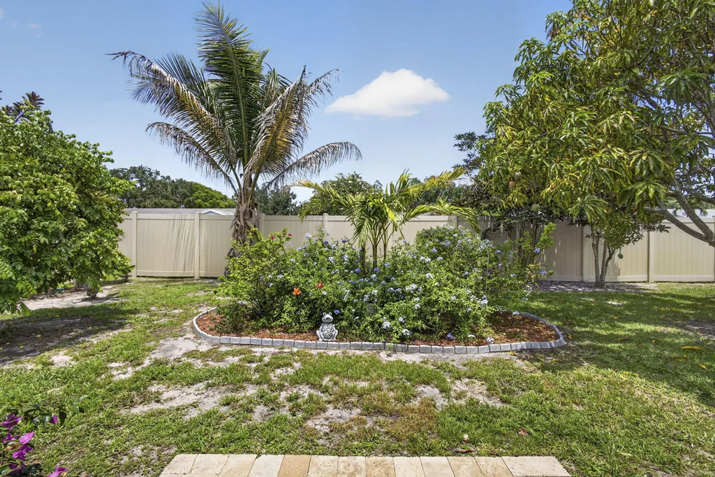 9860 Honeysuckle Avenue Palm Beach Gardens FL 33410