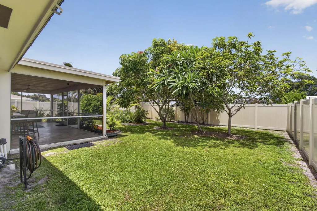 9860 Honeysuckle Avenue Palm Beach Gardens FL 33410